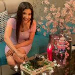Sakshi Agarwal Instagram - Nothing better than celebrating a peaceful and happy New year 2022 at home ! Lots of great great things coming up this year! Some exciting news on the way for you all❤️ Thank you team for the cake @le_confectionery . @tisisnaveen @pugazhmurugan_ . #happynewyear #newyear2022 #cakecutting #sakshiagarwal Chennai, India
