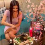 Sakshi Agarwal Instagram - Nothing better than celebrating a peaceful and happy New year 2022 at home ! Lots of great great things coming up this year! Some exciting news on the way for you all❤️ Thank you team for the cake @le_confectionery . @tisisnaveen @pugazhmurugan_ . #happynewyear #newyear2022 #cakecutting #sakshiagarwal Chennai, India