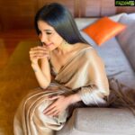 Sakshi Agarwal Instagram - Dont worry about what I am doing, Worry about why you’r worried about what I am doing😄 . @fab_by_faiza @swaadh . #saree #gold #epic #sareelove #sakshiagarwal #sakshiloveforsaree #jhumkas #pretty