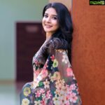 Sakshi Agarwal Instagram - Whats meant for you is coming to you at this moment, Dont chase, dont beg and dont be desperate. Relax, know and Wait . Photography: @ashwinthclicker MUA : @beautyblissbydivs Hairstylist /Video : @durga_hair_stylist Designer : @mabia_mb Jewels: @fineshinejewels Location: @san_event_hall @tisisnaveen @pugazhmuruganphotography . #saree #black #glow #sun #pretty #feelgood #glowfromwithin #traditional #instagood #instapic #ootd #sakshiagarwal Chennai, India