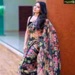 Sakshi Agarwal Instagram - Whats meant for you is coming to you at this moment, Dont chase, dont beg and dont be desperate. Relax, know and Wait . Photography: @ashwinthclicker MUA : @beautyblissbydivs Hairstylist /Video : @durga_hair_stylist Designer : @mabia_mb Jewels: @fineshinejewels Location: @san_event_hall @tisisnaveen @pugazhmuruganphotography . #saree #black #glow #sun #pretty #feelgood #glowfromwithin #traditional #instagood #instapic #ootd #sakshiagarwal Chennai, India