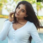 Sakshi Agarwal Instagram - Let the waves carry you where light cannot🦋 . @beautyblissbydivs @durga_hair_stylist @indiaglitz_tamil @suraj_desur_photography @avalglitz . #water #pool #boots #sakshiagarwal #biggboss Somerset Greenways Chennai