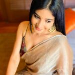 Sakshi Agarwal Instagram – ❤️❤️❤️
.

@fab_by_faiza @swaadh 
.
#saree #gold #epic #sareelove #sakshiagarwal #sakshiloveforsaree #jhumkas #pretty