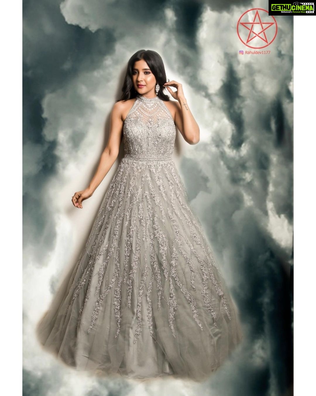 Sakshi Agarwal Instagram - Real is Rare💫 . Photography- @rahuldev1177 Styling- @shreshta_iyer @shreshta_the_stylist Designer- @savinidii_official Mua- @promakeup_bridal_studio @makeupandhairbyrehana @samikshx . #gown #sakshiagarwal #kollywood #mollywood #biggbosstamil Chennai, India