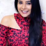 Sakshi Agarwal Instagram - From this last week of nominations, who all will be making it to the finals? Your voting can only decide that! . Go VOTE on Disney Plus Hotstar RIGHT NOW! . @disneyplushotstar #biggbosstamil4 #disneyplushotstar #keepingupwithbiggboss #biggbosstamil