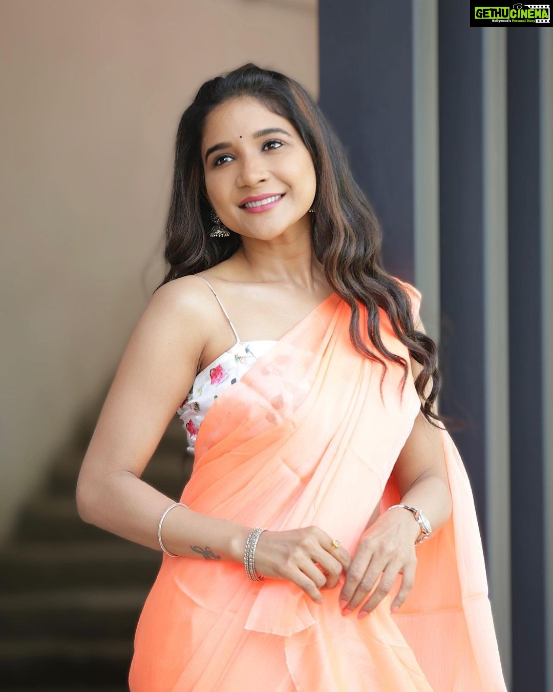 Sakshi Agarwal Instagram - Wake up with determination! Sleep with satisfaction❤️ . #adshootdiaries #stepstone Pc :- @kirtivassan Costume :- @vihadesign @swaadh Pondicherry,India