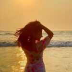Sakshi Agarwal Instagram - The best kind of gold, That cant be sold☀️ . #sunset #sunsetphotography #sunsetlover #sunsets_captures #sunsetatgoa #sunsetgram #instapic #goa #beach #goldensky #leela #sakshiagarwal The Leela Goa