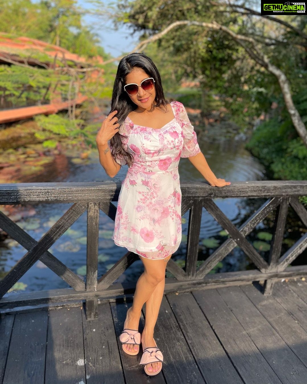 Sakshi Agarwal Instagram - Sometimes we just need some time in a beautiful space to clear our head💞 . #pink #floral #sheendress #netsleeves #myfavourite #trendy #stylish #aldo #lagoon #pinkflowers #beautifullocation #luxurytraveller The Leela Goa