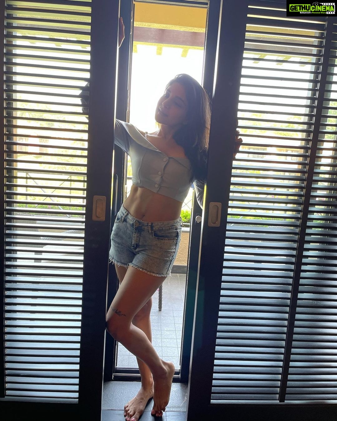 Sakshi Agarwal Instagram - The beauty of light owes its existence to the dark❤️ The Leela Goa