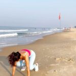 Sakshi Agarwal Instagram - Your biggest competition is you and only You! Whichever city , your effort and hardwork should remain consistent! Location doesn’t matter , season doesn’t matter 💞 . Swipe🔛 for more routines . Workout routine includes all my favourites for a quick side and core workout ! Also managed to get the kettlebell to the beach❤️ . #workout #fitfam #fitness #beachfitness #beachworkout #waves #water #motivation #goals #abs #sides #core #kettlebell #beachcardio The Leela Goa