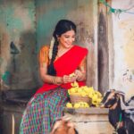 Sakshi Agarwal Instagram - சூரியன் தன ஒளி கற்றை இந்த பூமியின் மீது செலுத்துவதை போன்று உங்கள் வாழ்வில் மகிழ்ச்சி பொங்கட்டும், பொங்கல் வாழ்த்துக்கள்! #happypongal #happypongal2021 . Pic: @redboxphotography Hmua: @sridevirameshartist Styling: @jalaksk Costumes :- @helenatrendz @tisisnaveen . #villagestyle #villagebeauty #southindiavillage #traditional #fields #villagevibes #nature #candid #southindian #kollywood #mollywood #sakshiagarwal #tamilculture Chennai, India