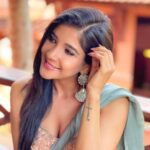 Sakshi Agarwal Instagram - Be so rooted in your being that nobody’s presence or absence can disturb your inner peace✨💫 . @swaadh @swapnaareddyofficial @fab_by_faiza @yoursethnically . #saree #innerpeace #happyvibes #goa #holidays #traditional #jhumkas #pretty #kollywood #sakshiagarwal ITC Grand Goa