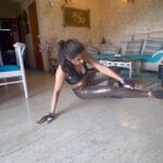 Sakshi Agarwal Instagram – No gain without pain!
Prepping up for my next film❤️💕✨
.
#feelitreelit #maanadu #maanadusongs #instagramreels #fitnessreels #workoutreels #workoutmotivation #hipthrust #kickset #rowing #squats #trendingsongs #tamilsongs #yuvansongs #sakshiagarwal #fitfamily #fitnessmotivation #fitnessjourney
.
Sportsbra : @gymsquad_in Chennai, India
