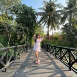 Sakshi Agarwal Instagram - Sometimes we just need some time in a beautiful space to clear our head💞 . #pink #floral #sheendress #netsleeves #myfavourite #trendy #stylish #aldo #lagoon #pinkflowers #beautifullocation #luxurytraveller The Leela Goa
