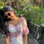 Sakshi Agarwal Instagram - Sometimes we just need some time in a beautiful space to clear our head💞 . #pink #floral #sheendress #netsleeves #myfavourite #trendy #stylish #aldo #lagoon #pinkflowers #beautifullocation #luxurytraveller The Leela Goa