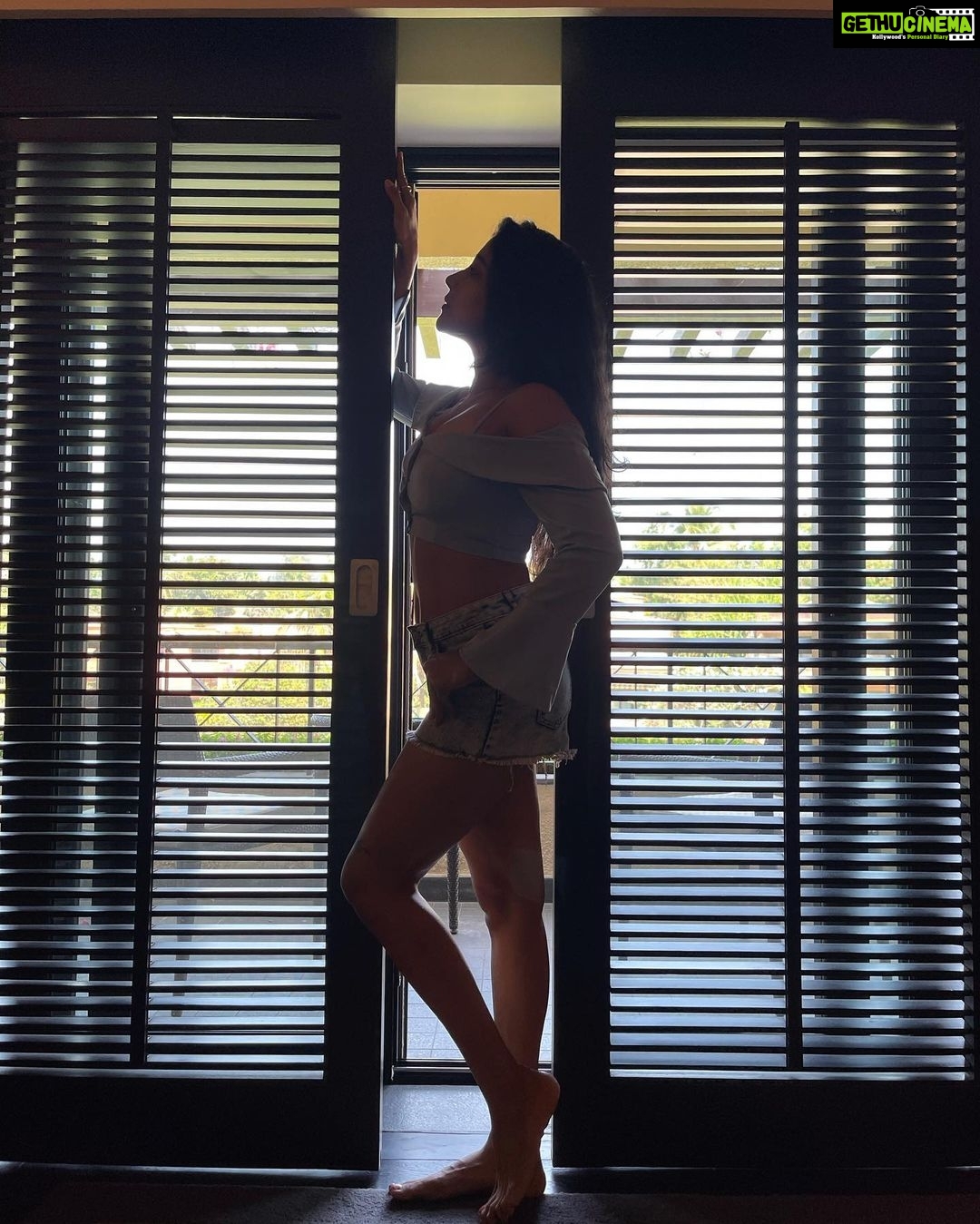 Sakshi Agarwal Instagram - The beauty of light owes its existence to the dark❤️ The Leela Goa