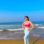 Sakshi Agarwal Instagram - Crazy successful workout at the beach! Feel so good❤️ . #workout #fitfam #fitness #beachfitness #beachworkout #waves #water #motivation #goals #abs #sides #core #kettlebell #beachcardio The Leela Goa