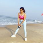 Sakshi Agarwal Instagram - Your biggest competition is you and only You! Whichever city , your effort and hardwork should remain consistent! Location doesn’t matter , season doesn’t matter 💞 . Swipe🔛 for more routines . Workout routine includes all my favourites for a quick side and core workout ! Also managed to get the kettlebell to the beach❤️ . #workout #fitfam #fitness #beachfitness #beachworkout #waves #water #motivation #goals #abs #sides #core #kettlebell #beachcardio The Leela Goa