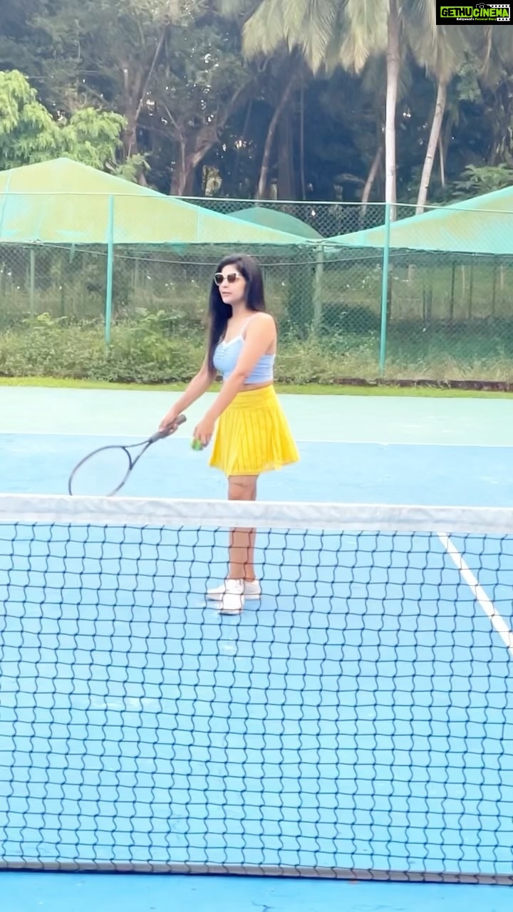 Sakshi Agarwal Instagram - I am living for the thrill’ . #instafeels #feelitreelit #tennis #tennisgirl #sports #sunday #vibing