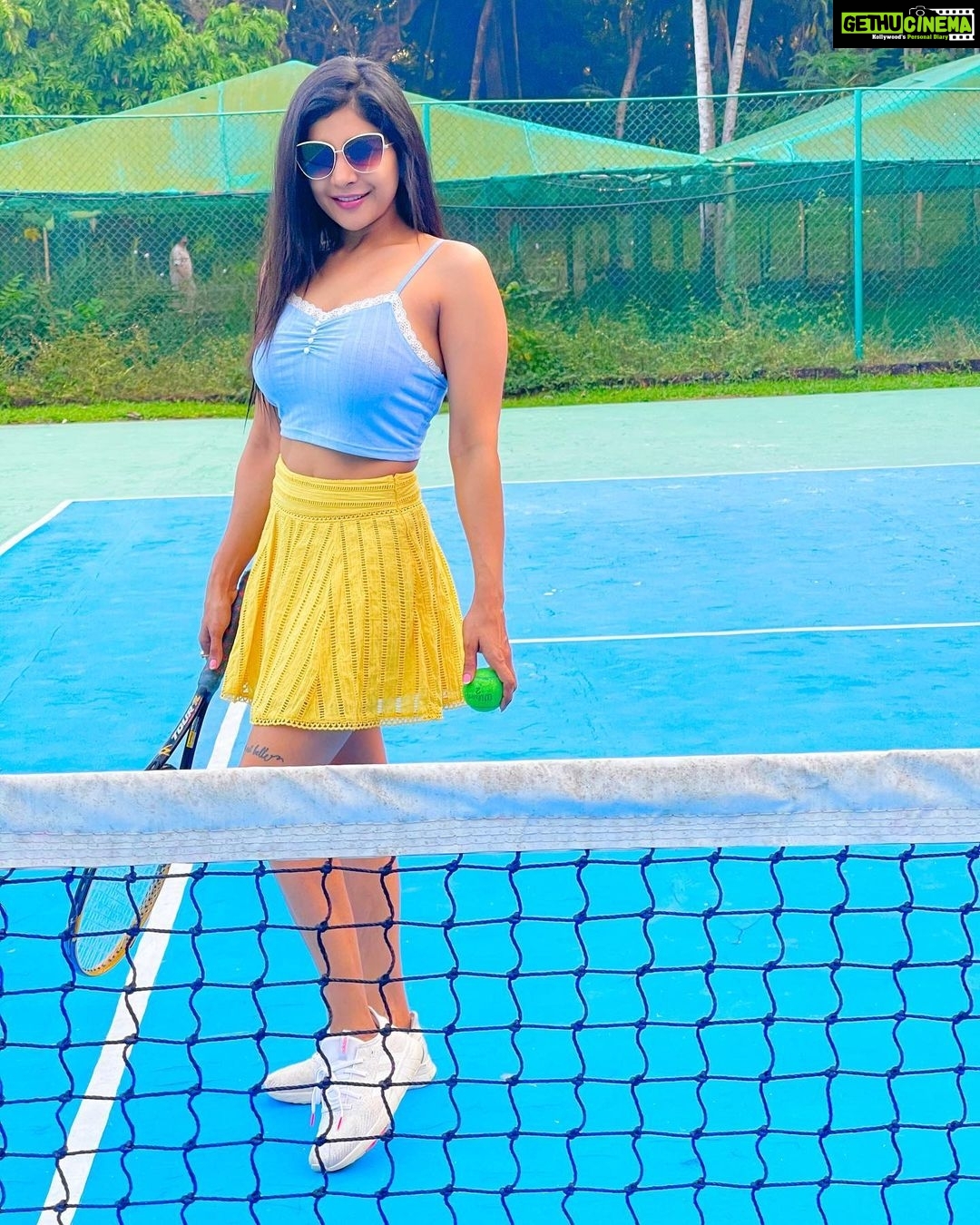 Sakshi Agarwal Instagram - Next shot is more important than Last mistake🎾 . #tennis #tennisskirt #sakshiagarwal #sports #holidays #loveforsports #burncalories #tenniscourt #tennisgirl #tennislove #sundayvibes #sundayfunday The Leela Goa