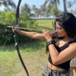 Sakshi Agarwal Instagram – Nothing clears the mind like an afternoon out shooting🏹🏹
.
My first time ever! Learning a new skill😋
.
#goa #archery #beginner #shoot #archerylifestyle #instapic #holidays #vibing The Leela Goa