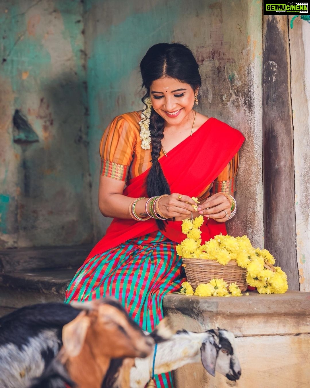 Sakshi Agarwal Instagram - Yes!!! A different “ME” ! Only for “YOU”! . Pic: @redboxphotography Hmua: @sridevirameshartist Wardrobe:- @helenatrendz Styling :- @jalaksk @tisisnaveen . #villagegirl #biggbosstamil #sakshiagarwal #villagelife #chennaiponnu #instadaily #instagood Chennai, India