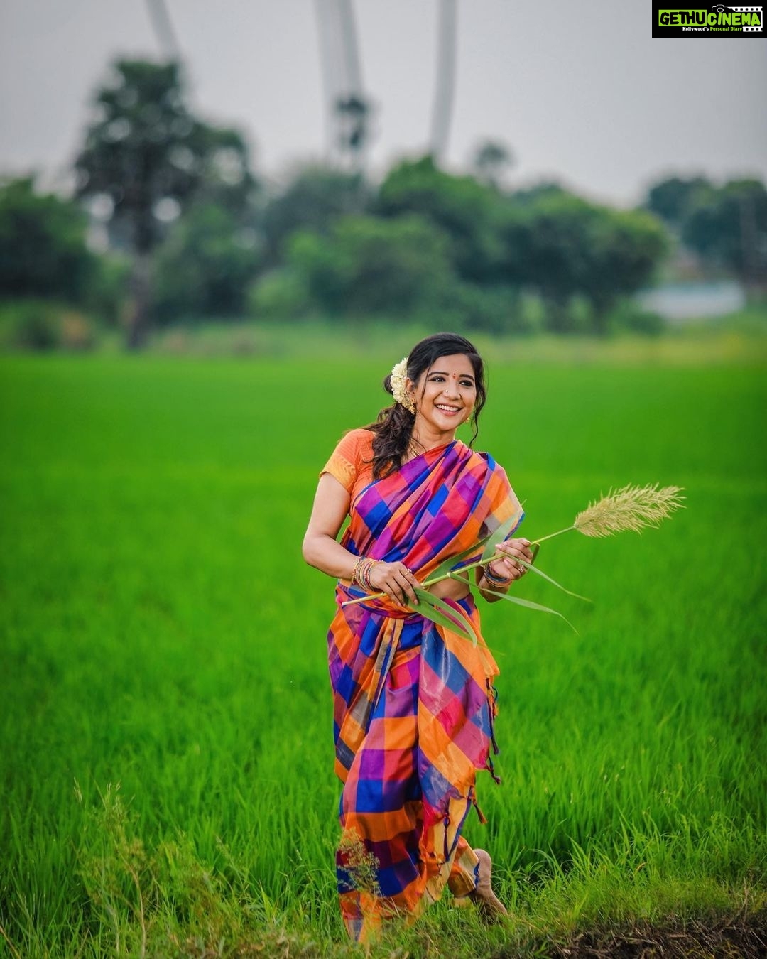 Sakshi Agarwal Instagram - Grateful for small things, big things and everything in between💫💞 . Pic: @redboxphotography Hmua: @sridevirameshartist Styling: @jalaksk @teamaimpro @tisisnaveen . #villagestyle #villagebeauty #southindiavillage #traditional #fields #villagevibes #nature #candid #southindian #kollywood #mollywood #sakshiagarwal #tamilculture Chennai, India