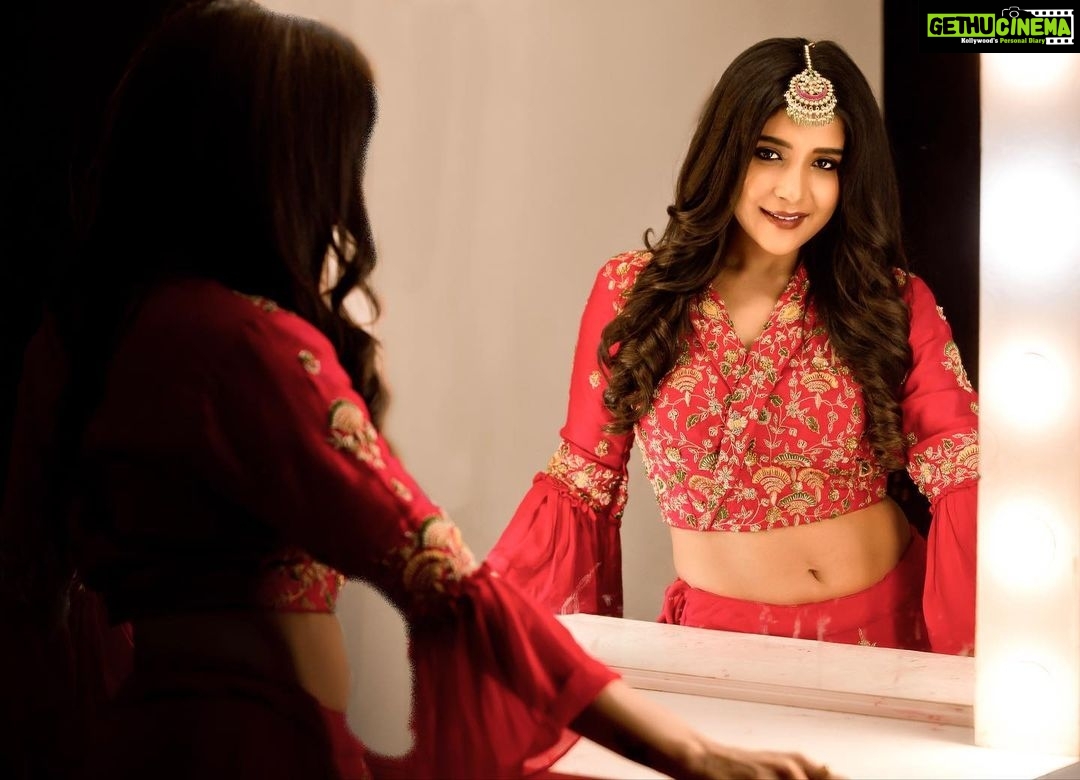 Sakshi Agarwal Instagram - People will always Miss you , When you are doing good and Looking good💞 . Photography- @rahuldev1177 Styling- @shreshta_iyer @shreshta_the_stylist Designer- @savinidii_official Mua- @promakeup_bridal_studio @makeupandhairbyrehana @makeoverbyimti . #lehenga #traditional #kollywood #mollywood #sakshiagarwal #pretty #gorgeous #redlehenga #positivevibes #happy #sundaymotivation Chennai, India