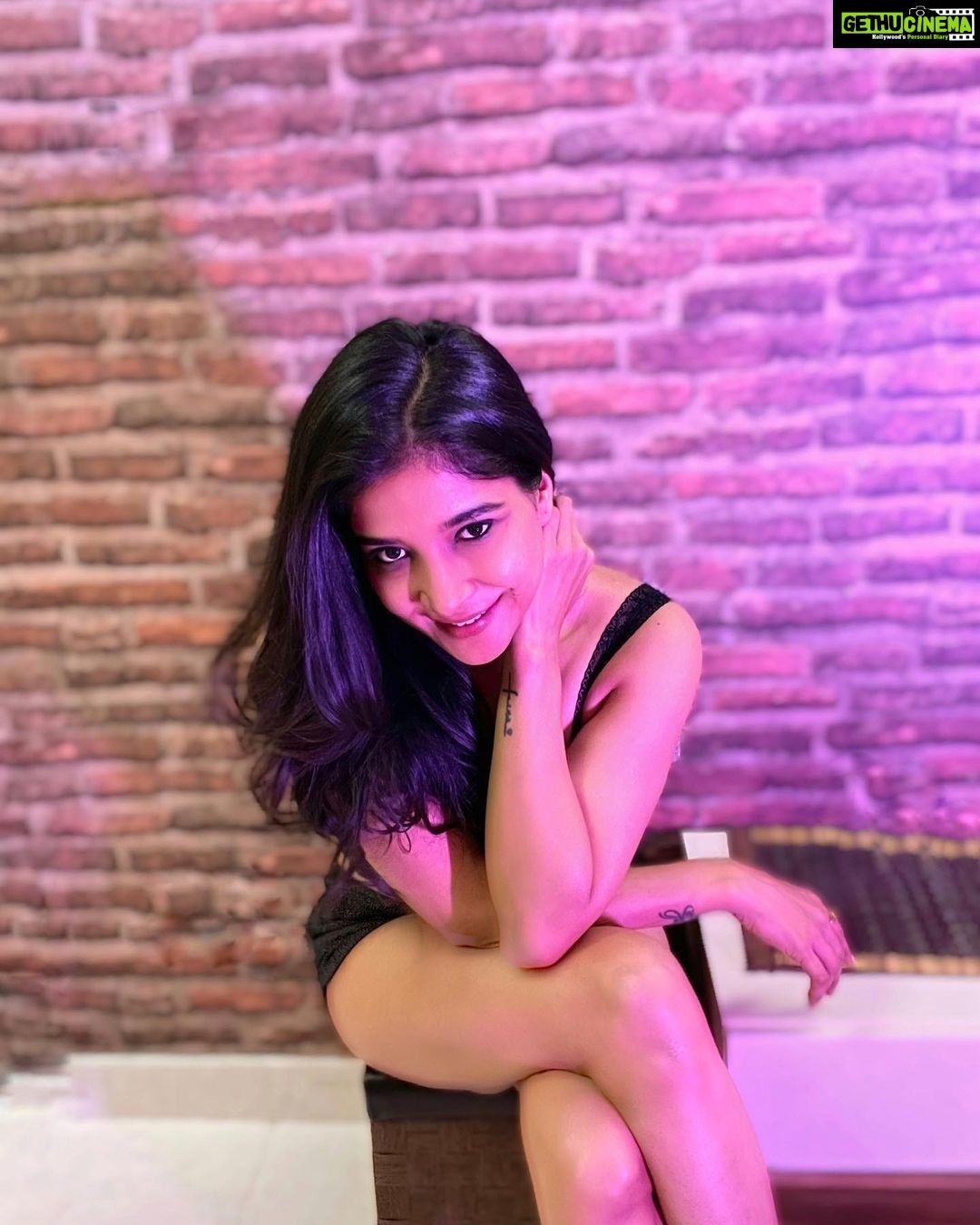 Sakshi Agarwal Instagram - I love the silent hour of the night, For blissful dreams may then arise Revealing to my charmed sight What may not bless my waking eyes💞 -Anne Bronte . #nightvibes #candid #natural #beingmyself #bestfeelingever Chennai, India
