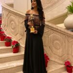 Sakshi Agarwal Instagram - Thank you for giving me #HeartThrob of the year award @razzmatazzweddingawards . Thank you @tamarachennai for the beautiful outfit and @hairandmakeupbynive for the lovely makeover❤️ . @joemichael.official @chandinikhanna_0101 @ramskrizphotography @viji_sharath @makeup_sharathbhushan for the #VeluNachiyaar look❤️ @vm.cinemas @galatta_media ITC Grand Chola Hotel