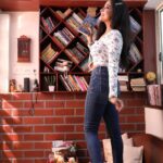 Sakshi Agarwal Instagram - There is no elevator to success, You have to take the steps❤️ . #library #rainmaker #books #booklover #bookstagram #instapic #librarybooks #bestbooks #bookaddict #johngrisham Chennai, India