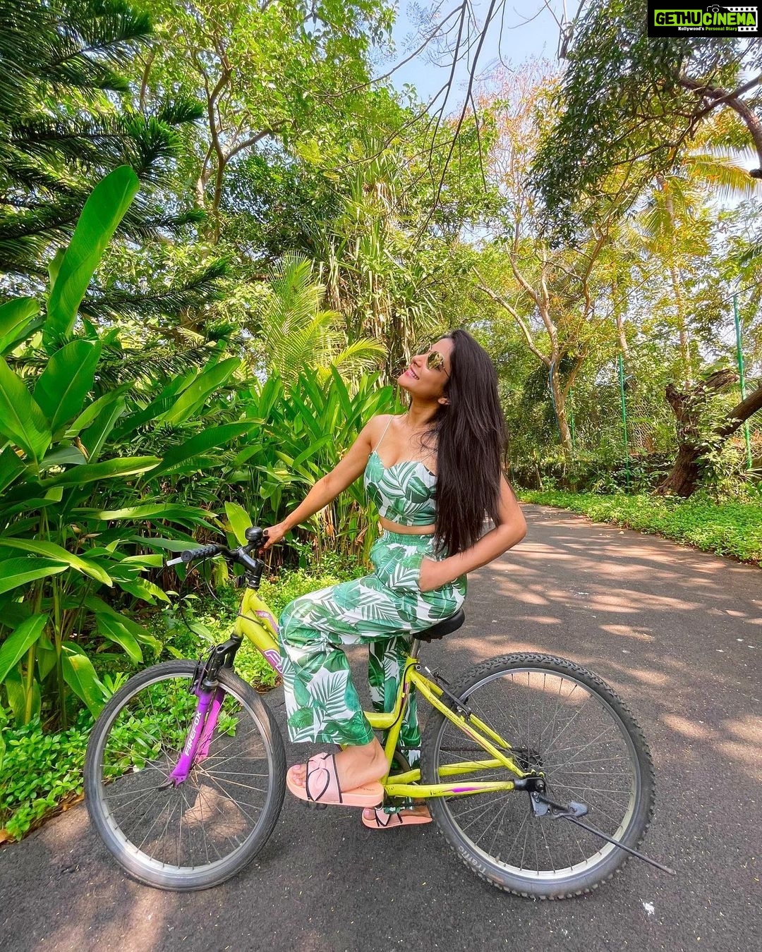 Sakshi Agarwal Instagram - Its not a Race but a Journey! Enjoy the moment🚴‍♀️ . #cycling #cyclinglife #bicycleride #goa #freshair #greenery #floraldesign #coords #sun #holidays #goodvibes The Leela Goa