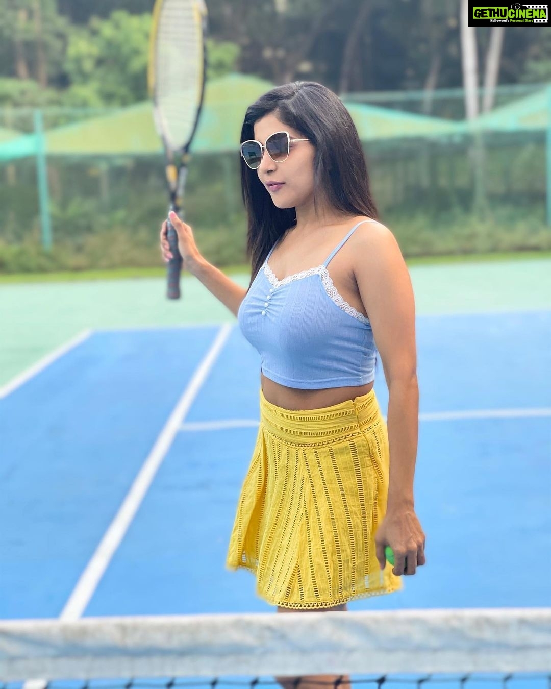 Sakshi Agarwal Instagram - Next shot is more important than Last mistake🎾 . #tennis #tennisskirt #sakshiagarwal #sports #holidays #loveforsports #burncalories #tenniscourt #tennisgirl #tennislove #sundayvibes #sundayfunday The Leela Goa