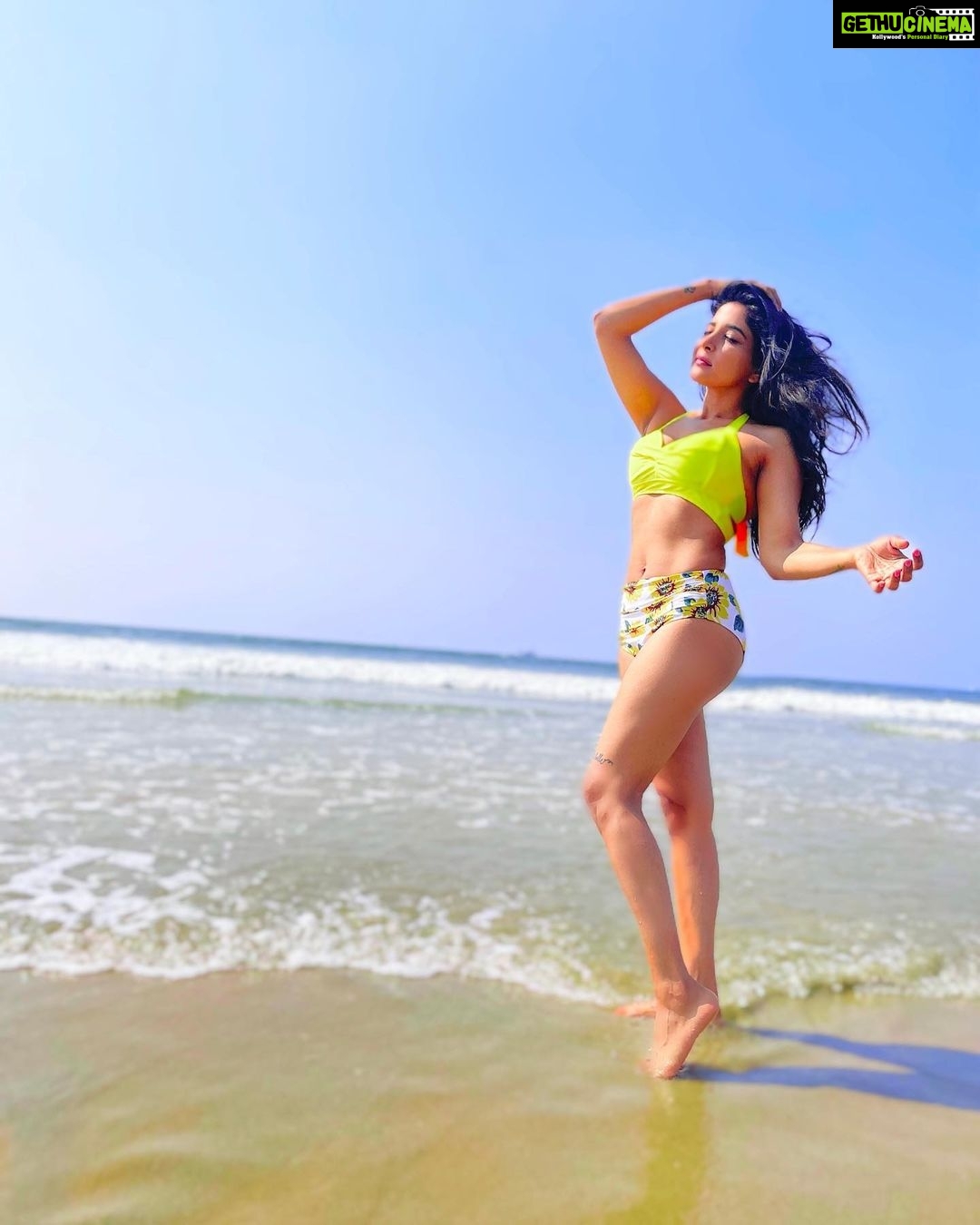 Sakshi Agarwal Instagram - Vibin’ with the sun🌻 . #chilling #vibing #sunflower #beachwear #bikini #beachvibes #beachvibes #beachlife #beachday #goa #holidays #sakshiagarwal #yellow #sunshine #sunflower The Leela Goa