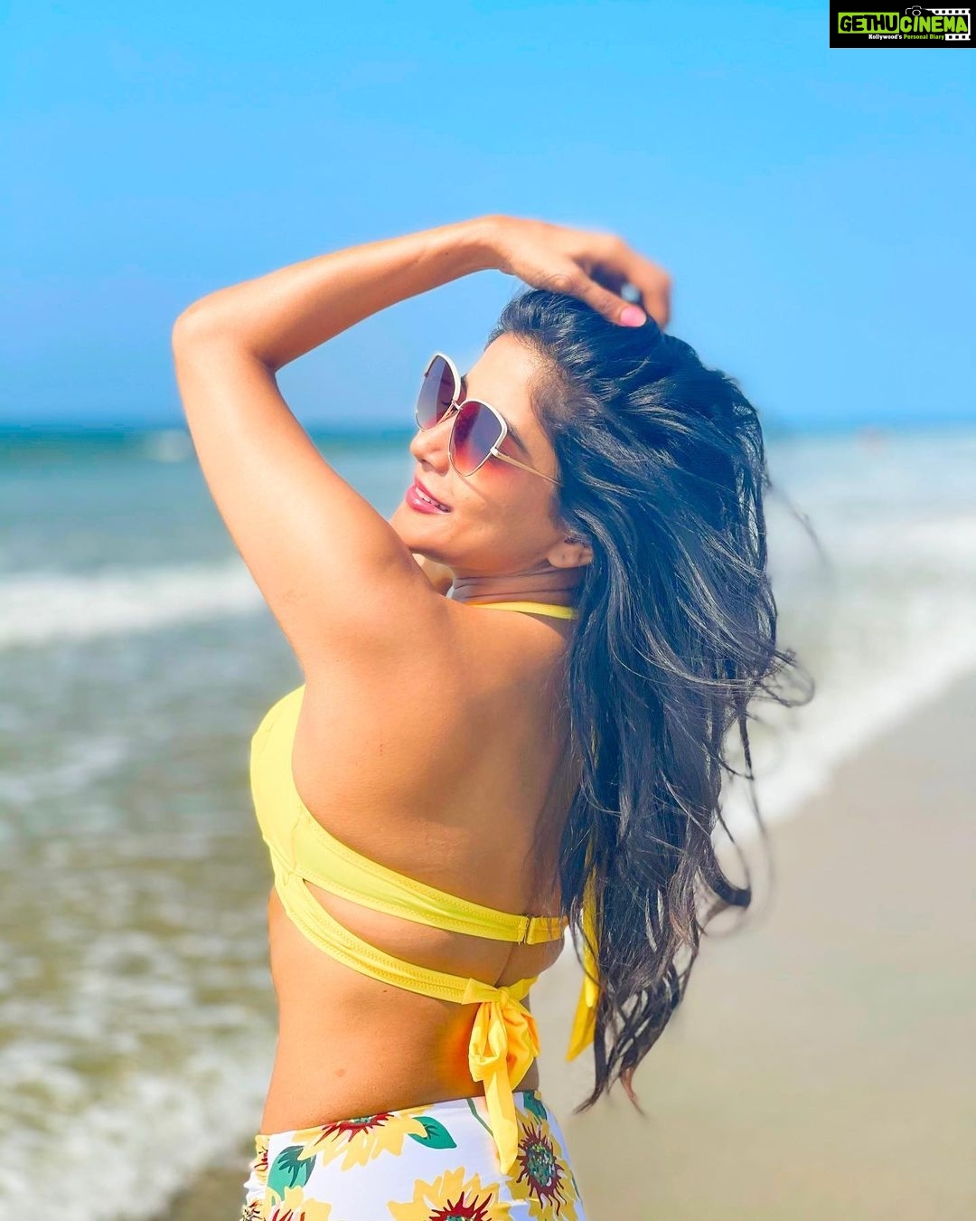 Sakshi Agarwal Instagram - Vibin’ with the sun🌻 . #chilling #vibing #sunflower #beachwear #bikini #beachvibes #beachvibes #beachlife #beachday #goa #holidays #sakshiagarwal #yellow #sunshine #sunflower The Leela Goa