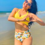 Sakshi Agarwal Instagram - Sometimes the smallest things in life bring the biggest Joys🌻 . #goa #beach #swimwear #bikini #beachwear #sunflower #sunshine #beachlife #beachday #beachphotoshoot #beachlover #beachbody #abs #flauntit The Leela Goa