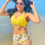 Sakshi Agarwal Instagram - Sometimes the smallest things in life bring the biggest Joys🌻 . #goa #beach #swimwear #bikini #beachwear #sunflower #sunshine #beachlife #beachday #beachphotoshoot #beachlover #beachbody #abs #flauntit The Leela Goa