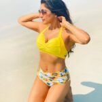 Sakshi Agarwal Instagram - Sometimes the smallest things in life bring the biggest Joys🌻 . #goa #beach #swimwear #bikini #beachwear #sunflower #sunshine #beachlife #beachday #beachphotoshoot #beachlover #beachbody #abs #flauntit The Leela Goa