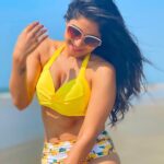 Sakshi Agarwal Instagram - Sometimes the smallest things in life bring the biggest Joys🌻 . #goa #beach #swimwear #bikini #beachwear #sunflower #sunshine #beachlife #beachday #beachphotoshoot #beachlover #beachbody #abs #flauntit The Leela Goa