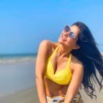 Sakshi Agarwal Instagram - Sometimes the smallest things in life bring the biggest Joys🌻 . #goa #beach #swimwear #bikini #beachwear #sunflower #sunshine #beachlife #beachday #beachphotoshoot #beachlover #beachbody #abs #flauntit The Leela Goa