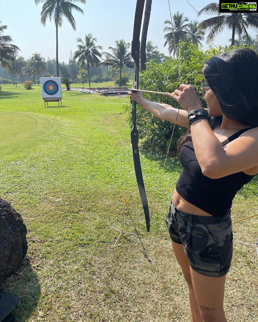 Sakshi Agarwal Instagram - Nothing clears the mind like an afternoon out shooting🏹🏹 . My first time ever! Learning a new skill😋 . #goa #archery #beginner #shoot #archerylifestyle #instapic #holidays #vibing The Leela Goa