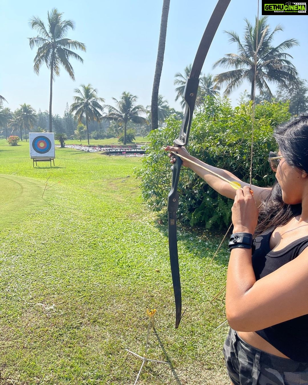 Sakshi Agarwal Instagram - Nothing clears the mind like an afternoon out shooting🏹🏹 . My first time ever! Learning a new skill😋 . #goa #archery #beginner #shoot #archerylifestyle #instapic #holidays #vibing The Leela Goa