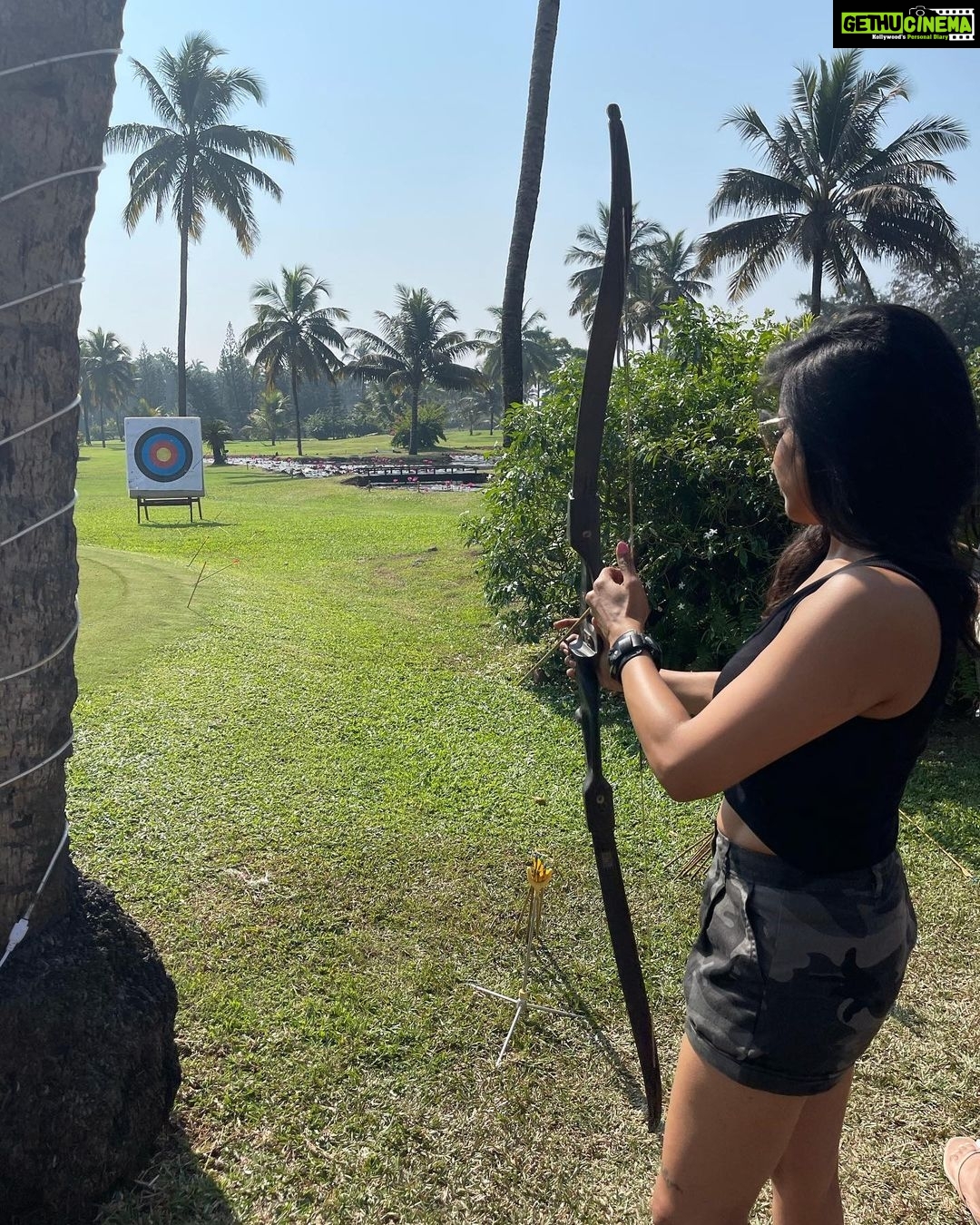 Sakshi Agarwal Instagram - Nothing clears the mind like an afternoon out shooting🏹🏹 . My first time ever! Learning a new skill😋 . #goa #archery #beginner #shoot #archerylifestyle #instapic #holidays #vibing The Leela Goa
