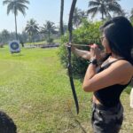 Sakshi Agarwal Instagram - Nothing clears the mind like an afternoon out shooting🏹🏹 . My first time ever! Learning a new skill😋 . #goa #archery #beginner #shoot #archerylifestyle #instapic #holidays #vibing The Leela Goa