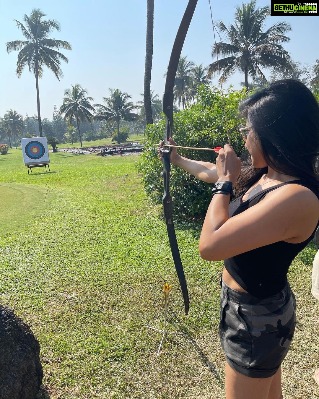 Sakshi Agarwal Instagram - Nothing clears the mind like an afternoon out shooting🏹🏹 . My first time ever! Learning a new skill😋 . #goa #archery #beginner #shoot #archerylifestyle #instapic #holidays #vibing The Leela Goa