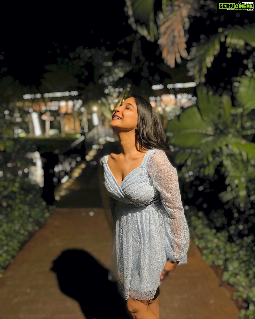 Sakshi Agarwal Instagram - About last night🦋 Soaking up fresh air❤️💞🥰 . Just me and this beautiful place😍 The Leela Goa