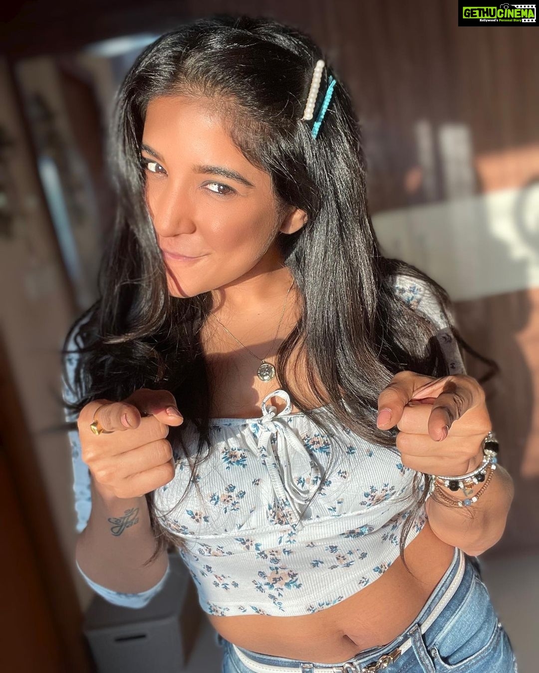 Sakshi Agarwal Instagram - When “goofiness” takes over me💞 . #candid #natural #pretty #goofy #sakshiagarwal Chennai, India