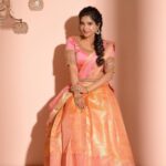 Sakshi Agarwal Instagram - Wake up beauty, Its time to Beast💞 . @SAJNA_BRIDAL_WEAR_DESIGNER @PREETHIARTISTRY @MANI_HAIRSTYLIST @FRAMES_BY_NITHIN @NEW_IDEAS_FASHIONS . #lehenga #love #bridal #dresses #bridaljewellery #sakshiagarwal #peach #loveit #queen