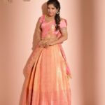 Sakshi Agarwal Instagram - Wake up beauty, Its time to Beast💞 . @SAJNA_BRIDAL_WEAR_DESIGNER @PREETHIARTISTRY @MANI_HAIRSTYLIST @FRAMES_BY_NITHIN @NEW_IDEAS_FASHIONS . #lehenga #love #bridal #dresses #bridaljewellery #sakshiagarwal #peach #loveit #queen