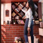Sakshi Agarwal Instagram - There is no elevator to success, You have to take the steps❤️ . #library #rainmaker #books #booklover #bookstagram #instapic #librarybooks #bestbooks #bookaddict #johngrisham Chennai, India